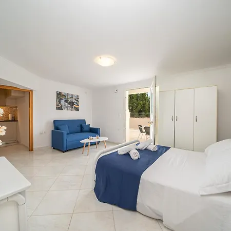 Irene Luxury Lägenhet Metaxáta